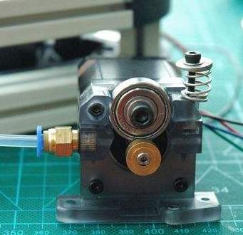 進(jìn)絲步進(jìn)電機(jī)